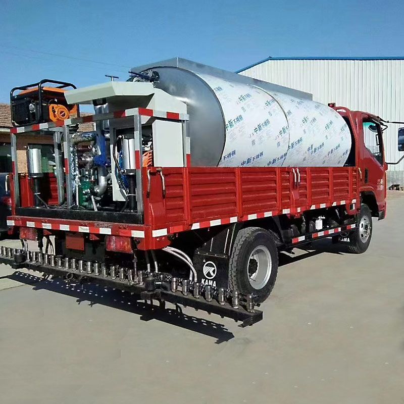 Intelligent Asphalt Distributor Truck